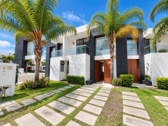 CASA EN VENTA EN JURIQUILLA SANTA FE